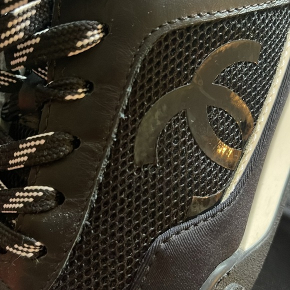 Chanel women’s navy blue sneakers in size 37.5 - Picture 8 of 8